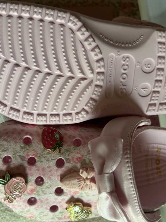 Pink Love shack crocs - Picture 3 of 4